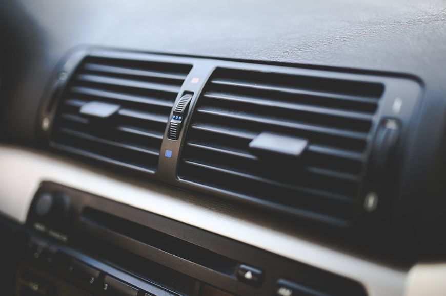 Usługi diagnozowania i naprawy klimatyzacji w pojazdach